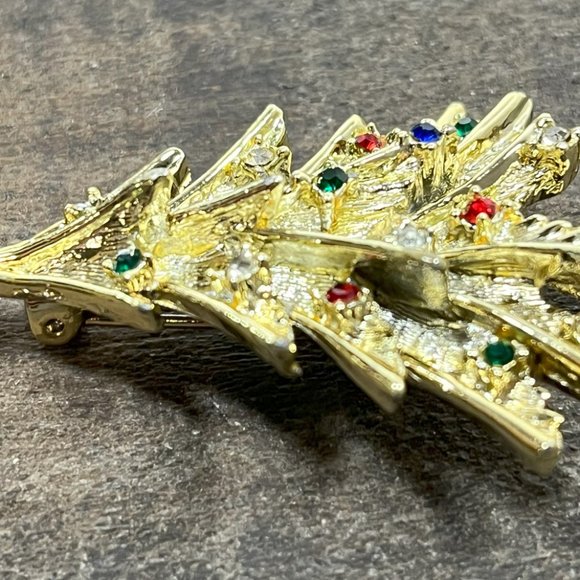 Vintage Beautiful Gold Tone and Rhinestone Jeweled Christmas Tree Brooch - Picture 6 of 10